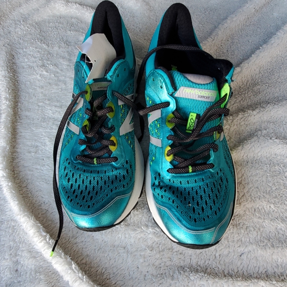 Running shoes sneakers new balance athletic